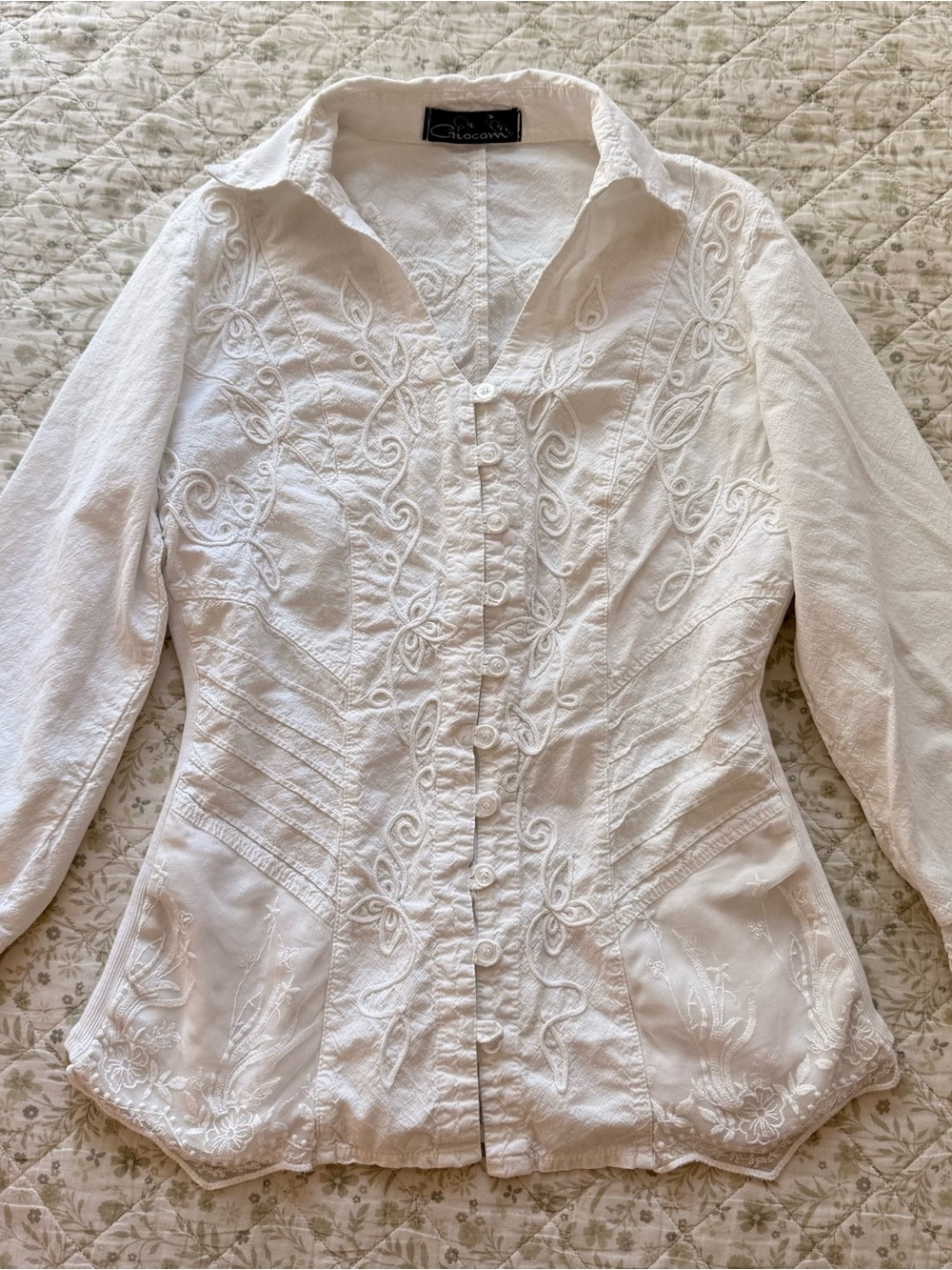 Vintage white lace button-front blouse with 3/4 sleeves